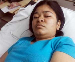 Girl robbed and shot in greater noida.