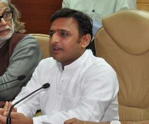 power cut during akhilesh yadav press brief.