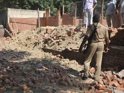 one student died in school wall collapses noida