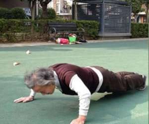 old woman who do pushups at 81