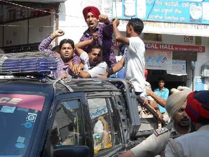 Police Action on ETT Teachers in Sukhbir Badal Area
