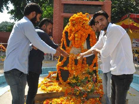 those who give the life for university are remember