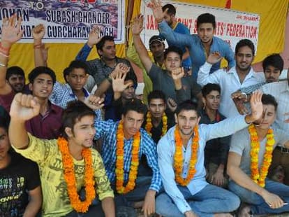 those who give the life for university are remember