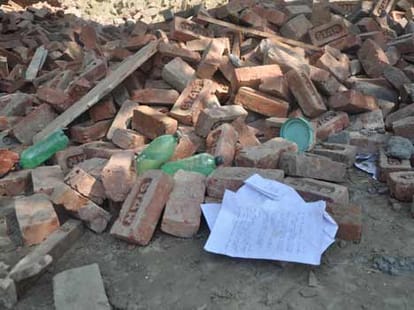 one student died in school wall collapses noida