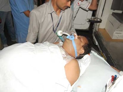 Cong leader shot in ghaziabad.