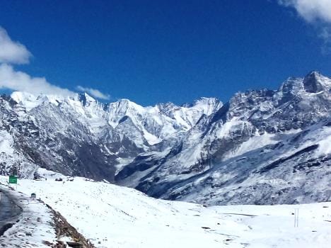 snow fall at himachal 
