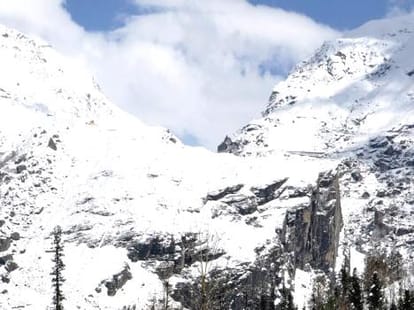 winter preparations on peak in kashmir