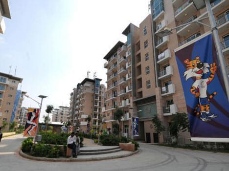 Businessman promise to deal cwg village flats arrested.