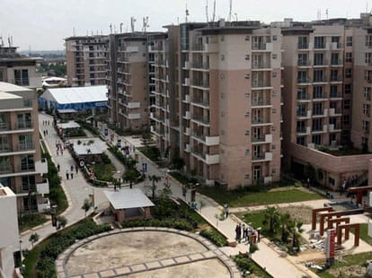 Businessman promise to deal cwg village flats arrested.