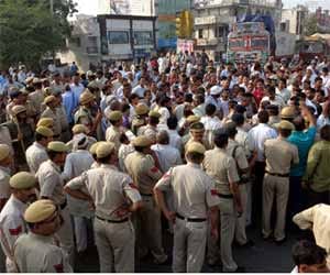 Tension between 2 side in gurgaon.