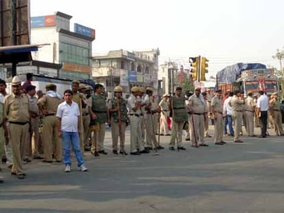 Tension between 2 side in gurgaon.