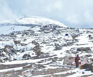 snowfall in kashmir temperature falls