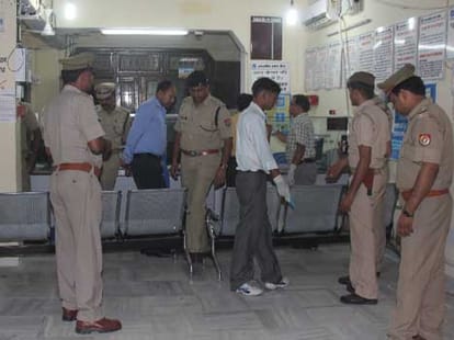 bank loot in kanpur.