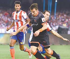 Delhi and Kolkata share points