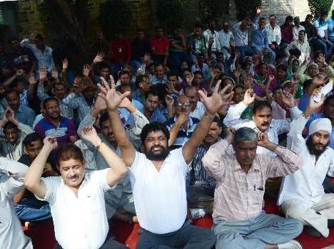 Sweepers protest against joining list