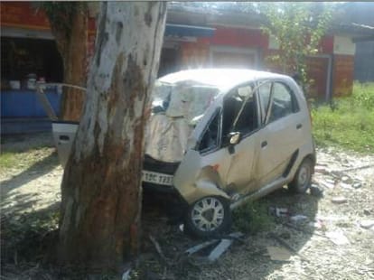 Three dead after car collides with tree in kangra.
