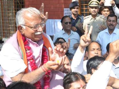 manohar lal khattar's controversial statements on girls.