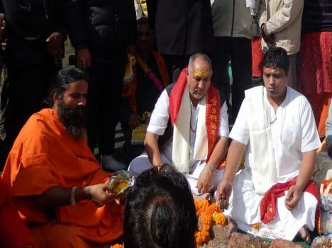 baba ramdev and congress become closes.