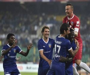ms dhoni's Chennai Beat Sachin's Kerala 2-1 in ISL.