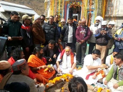 baba ramdev and congress become closes.