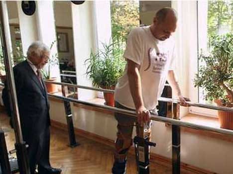 paralysis can be treated with cell transplantation