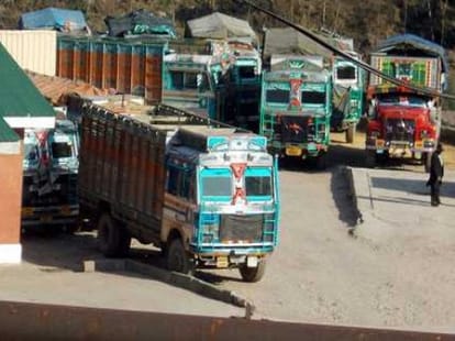 indo pak bus service on border