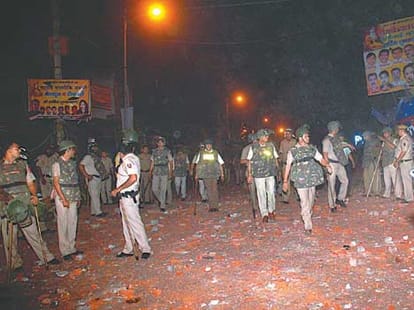Clash again between two communities in trilokpuri.