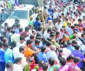 chain snatchers caught red handed at humirpur.