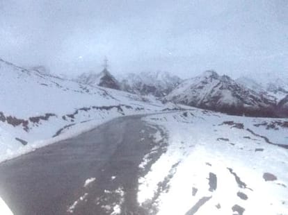snowfall in badrinath.