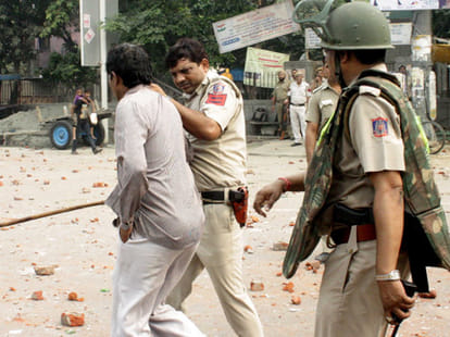 Police arrests rioter with the help of mobile video.