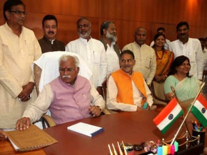 Haryana Employees, Senior Citizens Protest against Khattar Govt