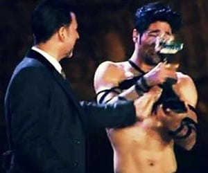 Delhi boy Sanam Johar wins Dare 2 Dance.