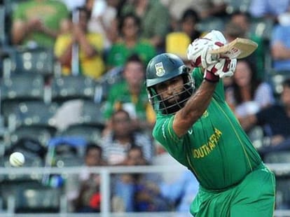 Hashim Amla becomes the fastest to 5000 ODI runs.