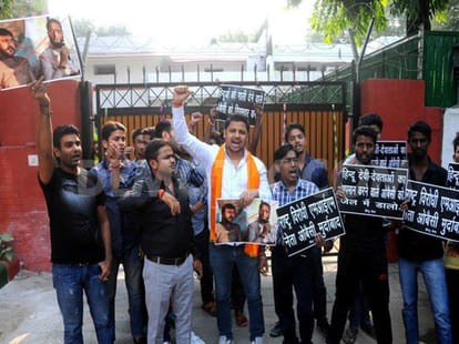 Hindu sena creates bawaal at MIM president house.