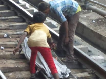 boy cut from train because of earphone