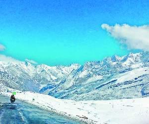 fresh snowfall in rohtang.