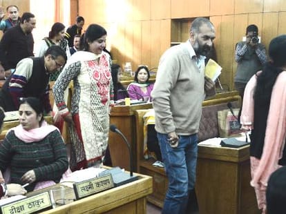 mc shimla monthly meeting, counsellor walkout.
