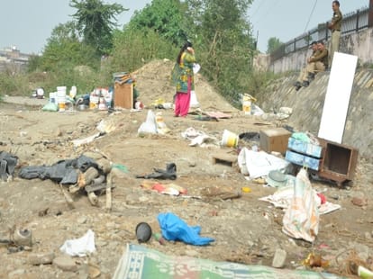 illegal slum in dehradun.