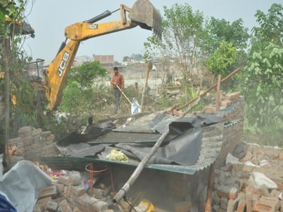 illegal slum in dehradun.