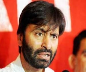 Malik ends 30hour fast resolution asks Pandits to return