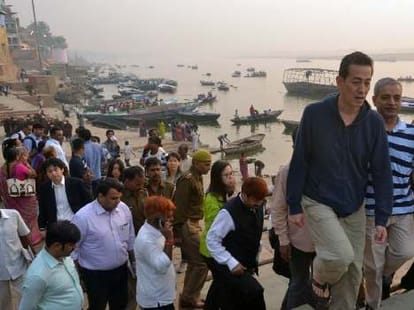 Representative group of Japan inspects the condition of Ganga.
