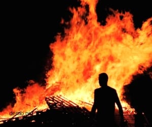 In order placement dispute, man set fire to dhaba.