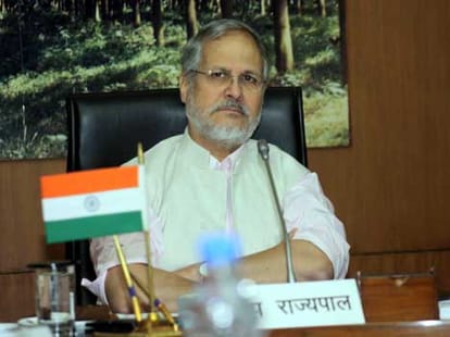 home minister wants to take back cases against app leaders