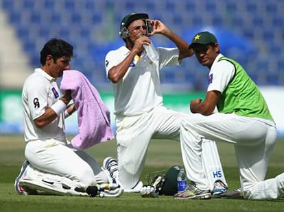 pakistan beat NZ, misbah creates Records.