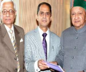 HPU high power committee submitted its report to cm over fee hike.