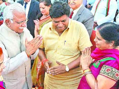 Khattar warning to bureaucracy on Corruption