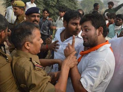 Bjp blames akhilesh goverment for violence.
