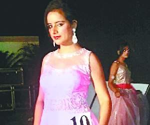 amit crowned miss india global international.