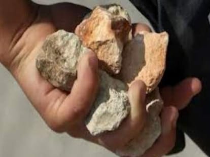 stone shooting at minister convoy in akhnoor