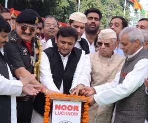 Akhilesh Yadav inaugrates the bridge in Lucknow.